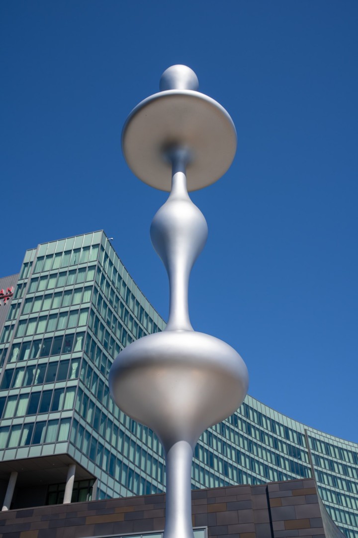 Kohei Nawa, Ether, 2019. Installation view, Grand Hyatt at SFO, San Francisco, USA
