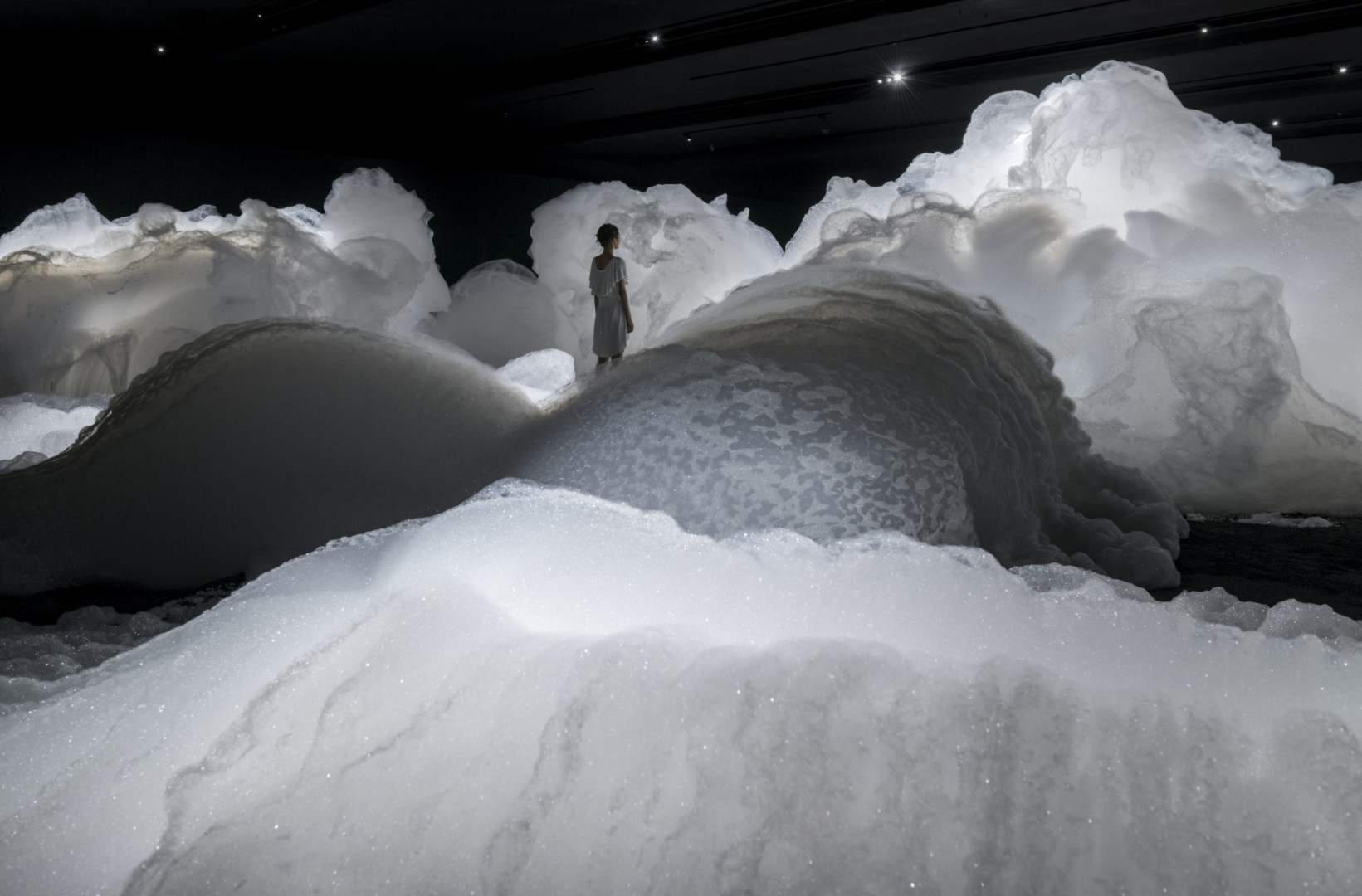 Kohei Nawa, Foam, 2013, Installation view, “AICHI TRIENNALE 2013,” Aichi, Japan
