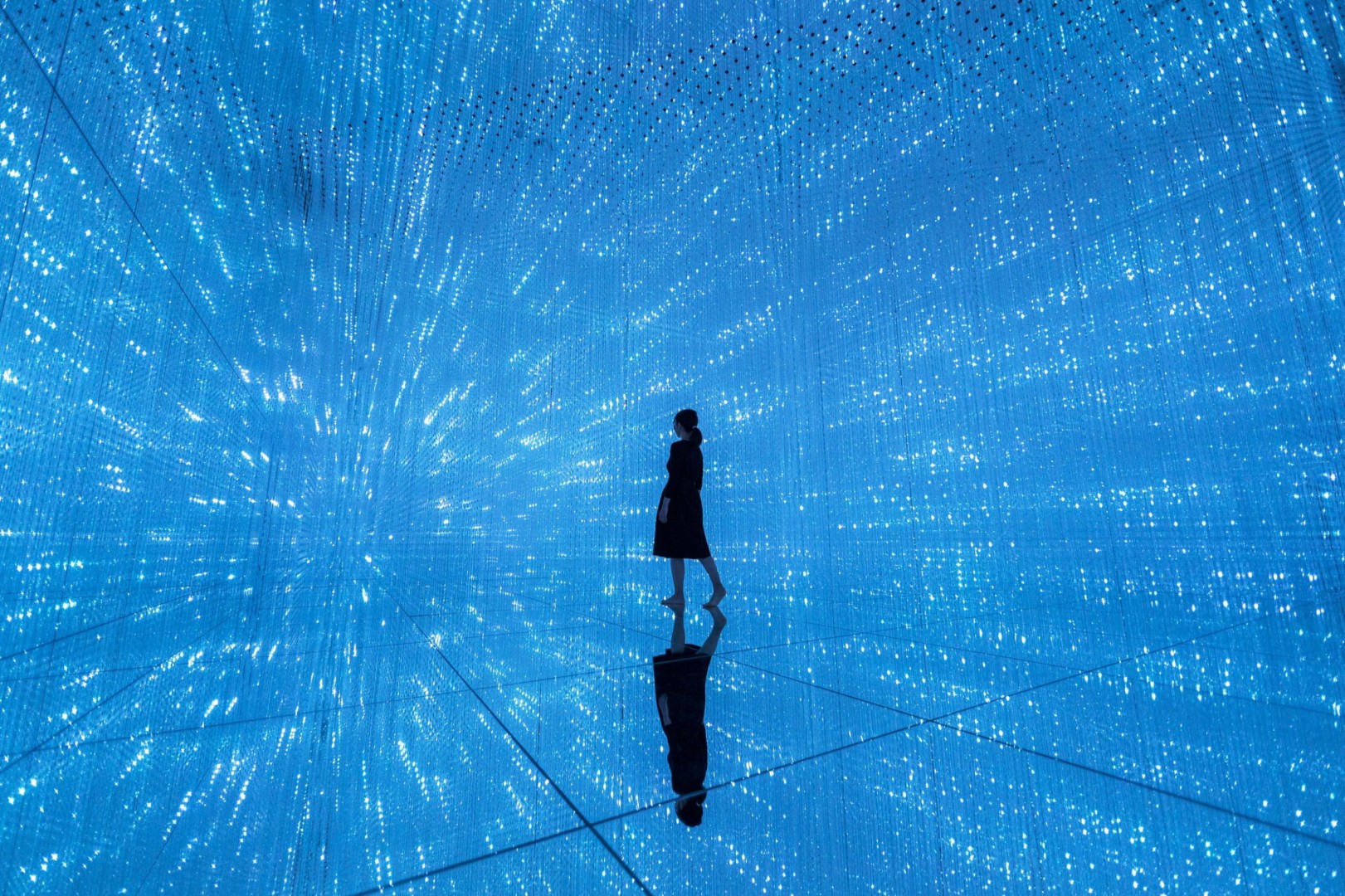 teamLab, The Infinite Crystal Universe, 2018. Interactive Installation of Light Sculpture, LED, Endless.